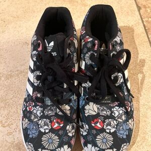 Adidas Women's ZX Flux sneaker in a black floral print white stripes Size 7.5